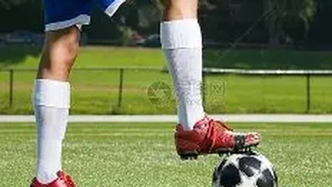 【内部披露：曼联备战非洲杯，姆伯莫领衔，罕见433阵型首次公开亮相】